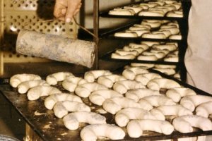 Výroba loupáčků v roce 1991.