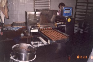 Poloautomatický stroj POLIN z&nbsp;Verony.